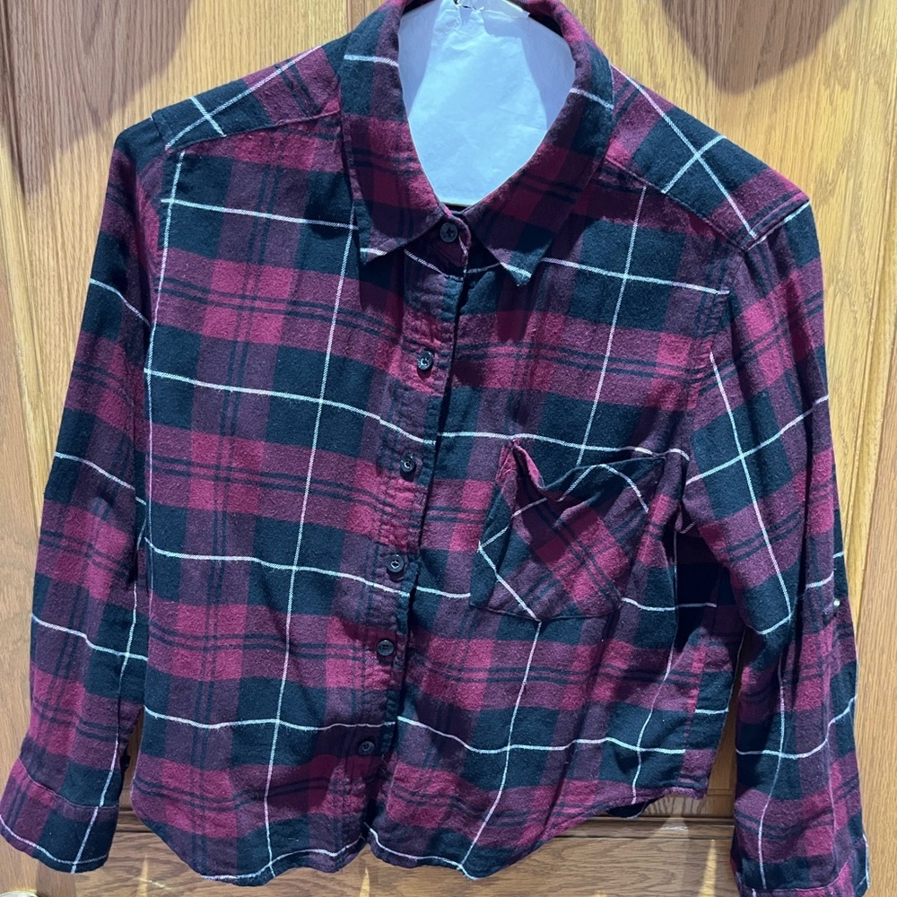 Cropped flannel.